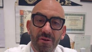 Bimbo mort* ad un anno, l’allarme di Bassetti: “Attenzione agli antibiotici”