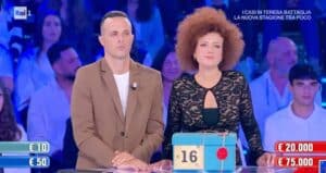 Affari Tuoi, l’assurda confessione di Claudia: “Per mantenermi faccio la…”
