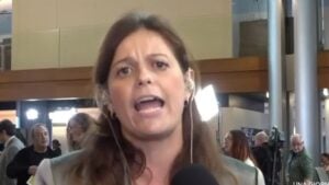 “Ma chi è questa qua?”. Ilaria Salis perde il controllo in diretta: proprio contro di lei!