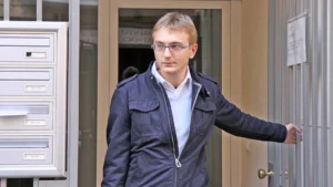 Garlasco, l’ex avvocato di Stasi arriva in Procura a Pavia: “Portiamo fuori questo ragazzo”. Cosa succede
